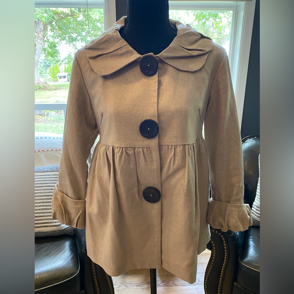 Kenzie Women’s Baby Doll gold shimmering Jacket Sz.4 Tan W/Snap-Buttons.